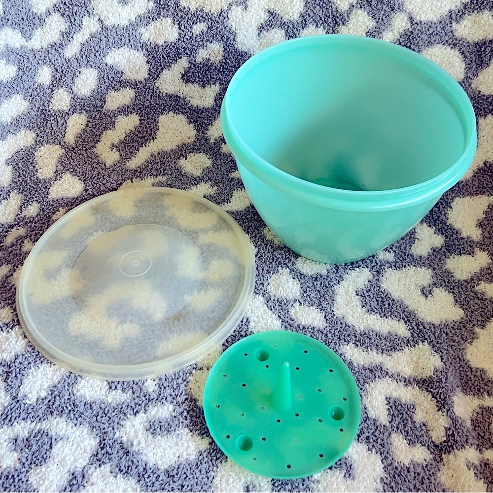 Tupperware Lettuce Keeper